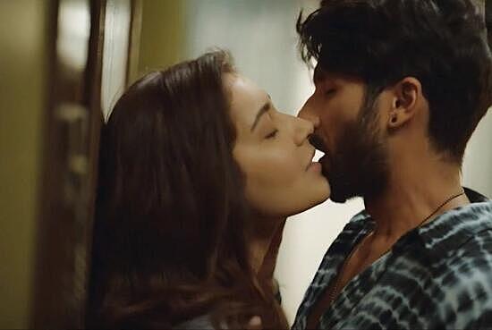 Rashi Khanna Latest Hot Kissing Sex Scene in Farzi